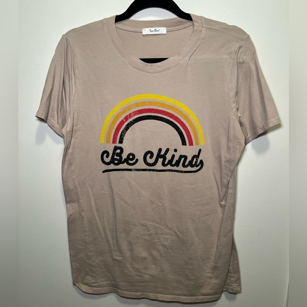 Tres Bien Beige 'Be Kind' Graphic Tee